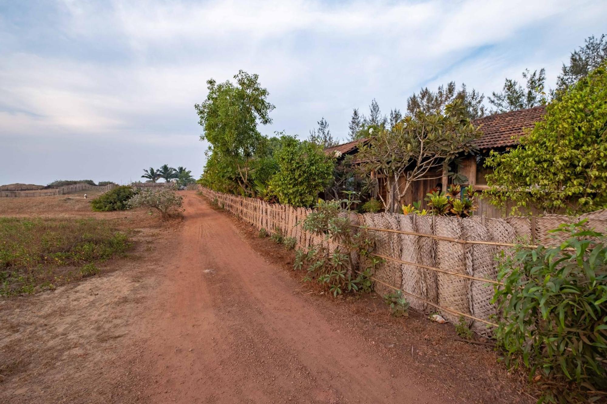 The Artist Cottages Morjim Buitenkant foto